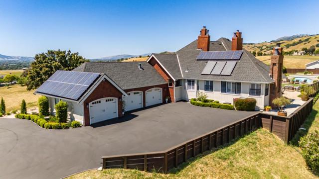 2525 Bridle Path Drive, Gilroy CA: https://media.crmls.org/mediaz/002a86c8-f4ce-48c2-943c-ad128313c27b.jpg