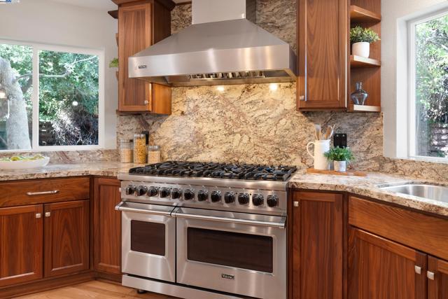 5268 Keeler Ct, Fremont CA: https://media.crmls.org/mediaz/002a9fe7-939a-48e0-88c6-badc440b35fc.jpg