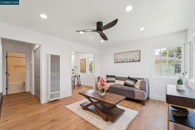 23230 Anchor Avenue, Carson CA: https://media.crmls.org/mediaz/002ac306-1301-4ec1-b77e-faa6efc46d4b.jpg