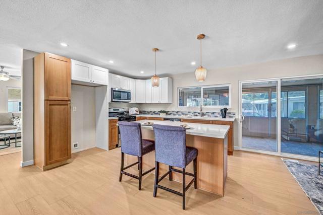 1401 El Norte Pkwy, San Marcos CA: https://media.crmls.org/mediaz/002ad670-f324-4f43-8747-aa6455f6af3e.jpg
