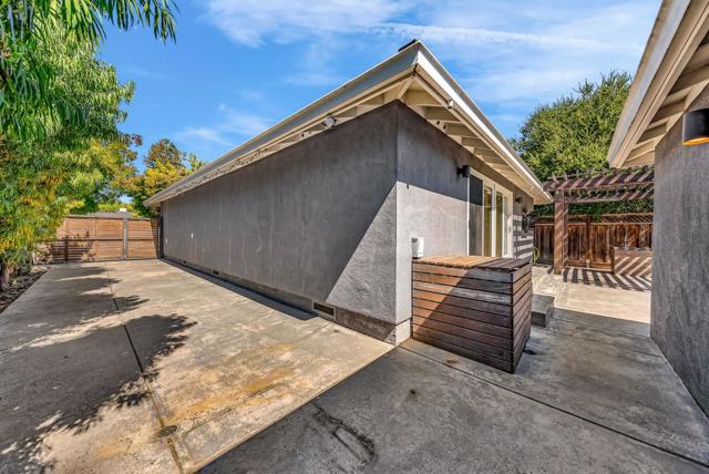 1024 Berkeley Avenue, Menlo Park CA: https://media.crmls.org/mediaz/002ad779-20bf-49f5-b271-fa16a7c89ddf.jpg