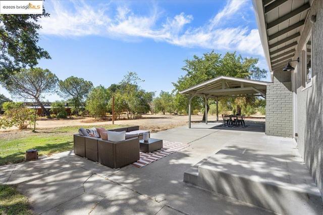 5665 Victoria LN, Livermore CA: https://media.crmls.org/mediaz/002adec8-2a98-4ae2-82de-ac392d5caf19.jpg