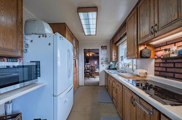 905 W Blanco Road, Salinas CA: https://media.crmls.org/mediaz/002b4839-e7bf-454c-8128-e211ff8c7d35.jpg