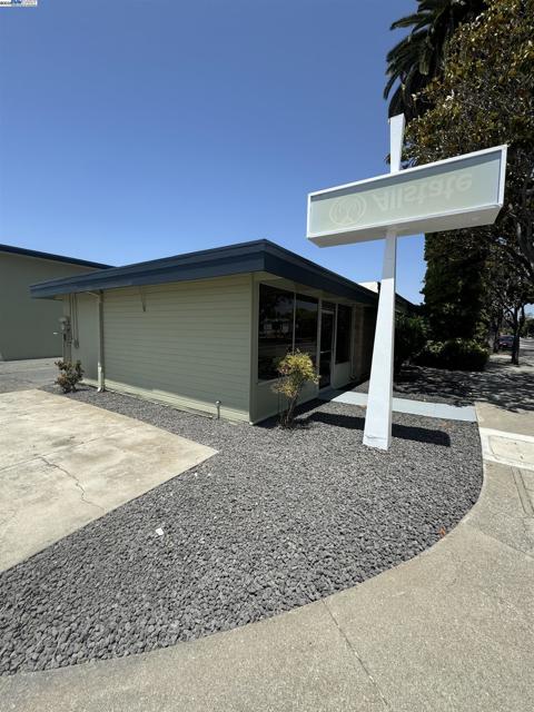 36976 Mulberry St, Newark CA: https://media.crmls.org/mediaz/002c0e29-45d8-4626-ab3e-ce18547e6c19.jpg