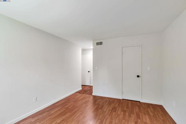 291 Tradewinds Dr, San Jose CA: https://media.crmls.org/mediaz/002c67a5-6497-48db-b01b-7edd6bdcb208.jpg