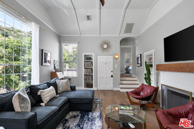 2059 Laurel Canyon Boulevard, Los Angeles CA: https://media.crmls.org/mediaz/002c89de-c055-495e-9be9-5bd8b9c83608.jpg
