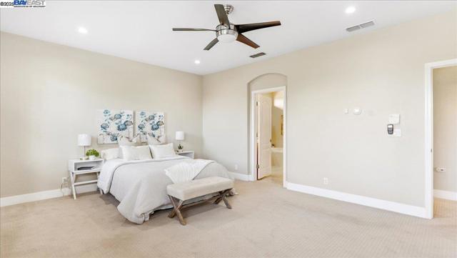 2133 Demetrius Way, Roseville CA: https://media.crmls.org/mediaz/002c8e1c-6cb5-4c34-928a-b45f09b97b01.jpg