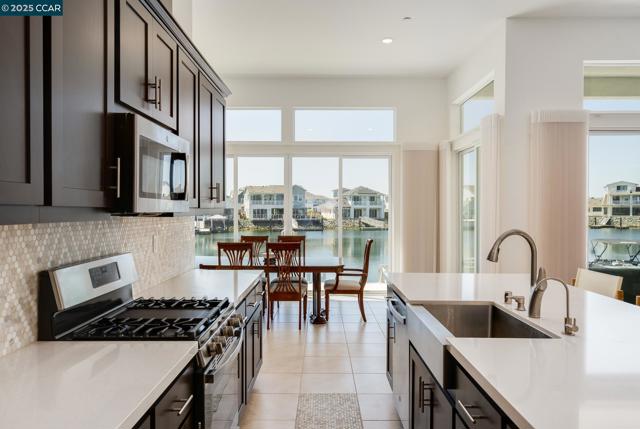 3305 Delta Coves Dr, Bethel Island CA: https://media.crmls.org/mediaz/002d3705-785b-4b5d-b912-399fe845cc3b.jpg