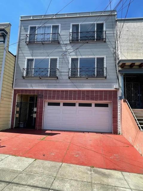1840 Church Street, San Francisco CA: https://media.crmls.org/mediaz/002d40f4-3c6d-4077-b28d-c0126dd8bdea.jpg