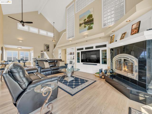 17035 TERMINOUS RD, Isleton CA: https://media.crmls.org/mediaz/002d717f-0f68-463c-ad51-0dd118c13975.jpg