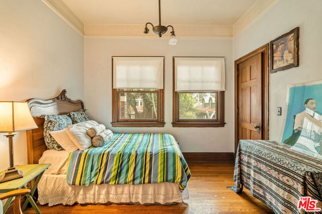 1130 Westchester Place, Los Angeles CA: https://media.crmls.org/mediaz/002ee706-c125-481b-b01b-b23523149577.jpg