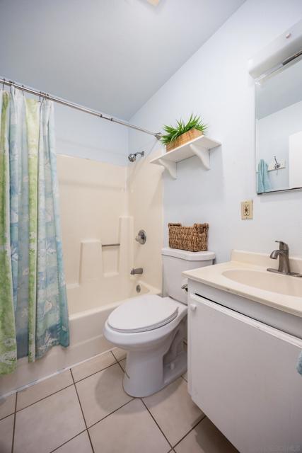 1180 Evelyn St, San Diego CA: https://media.crmls.org/mediaz/002f8b31-86f7-4e31-a8e2-921efe39570e.jpg