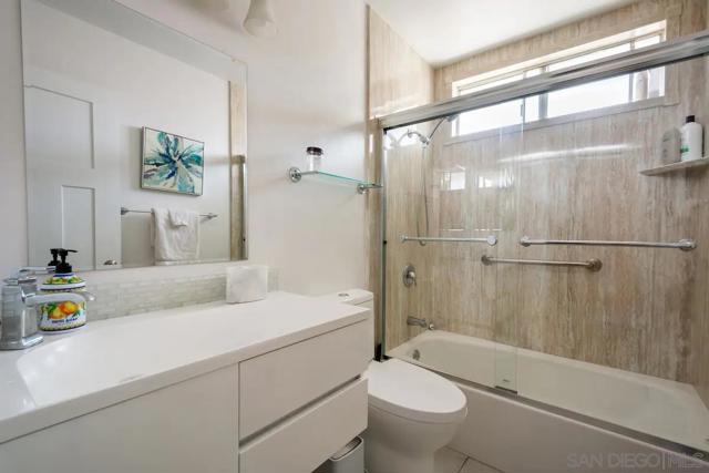 4435 Summer Dr, Oceanside CA: https://media.crmls.org/mediaz/002fc667-4d55-48d6-8530-219547593422.jpg