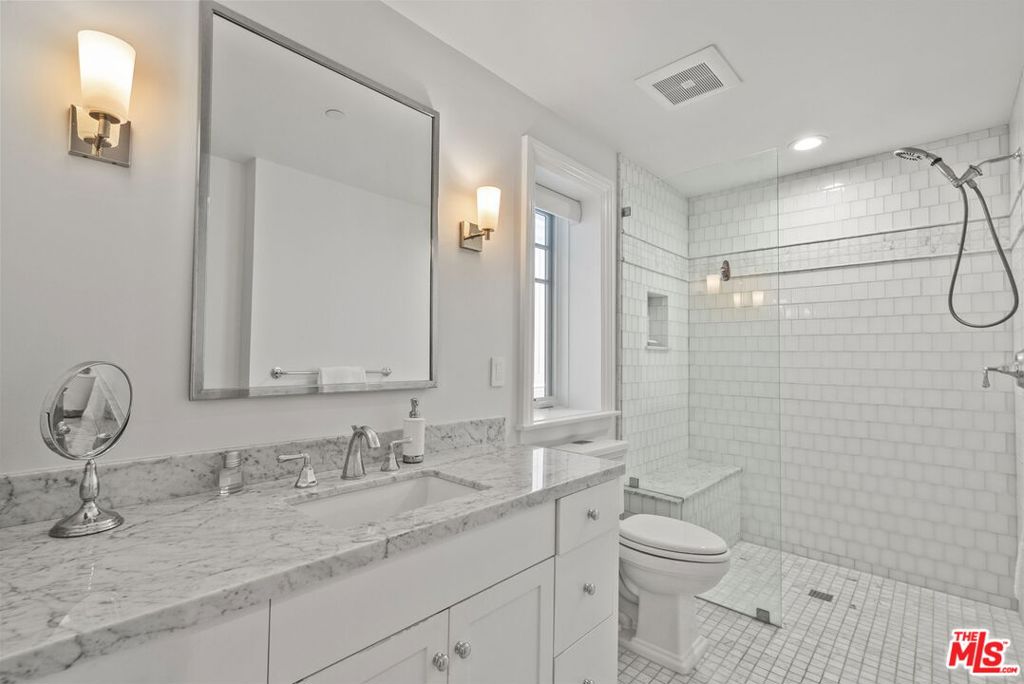 https://media.crmls.org/mediaz/002ff1f2-04b1-4db0-9585-6fddb5f3987b.jpg?preset=X-Large
