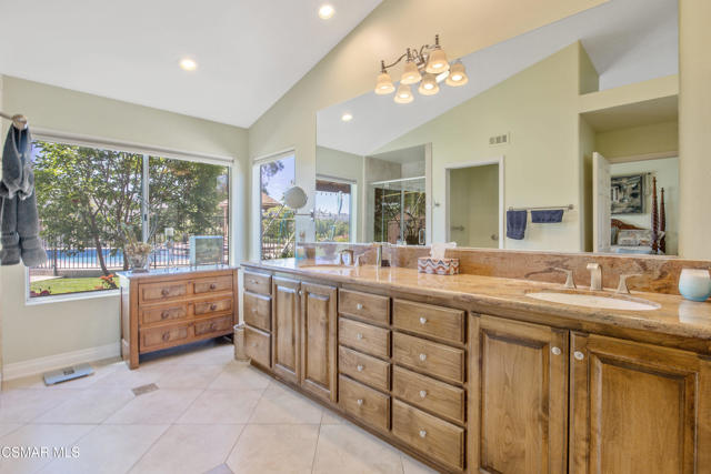 12490 Ridge Drive, Santa Rosa CA: https://media.crmls.org/mediaz/00303995-7702-4823-87e2-b1c95e8ac256.jpg