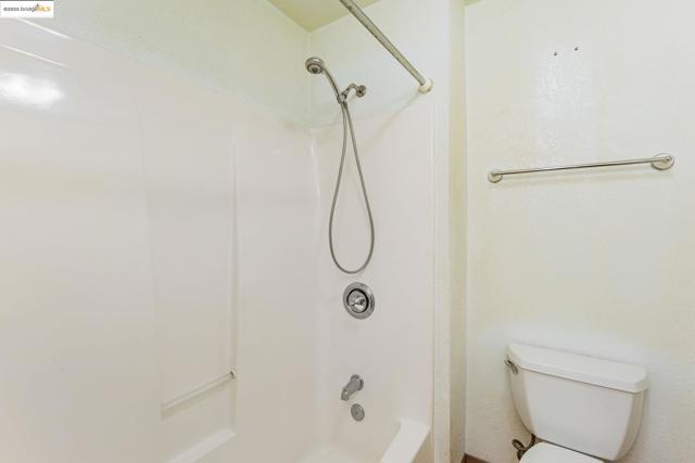 2116 LUNA AVENUE, San Leandro CA: https://media.crmls.org/mediaz/00308e28-ab08-4513-95a3-9e71b8a3979c.jpg