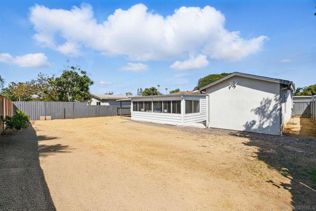 4862 Kesling Ct, San Diego CA: https://media.crmls.org/mediaz/00309db0-0a66-492f-bf8d-b2bb0e46a16a.jpg
