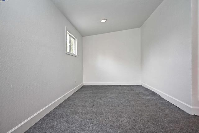 974 Walnut Dr, Oakley CA: https://media.crmls.org/mediaz/0030f949-e9f5-461d-9006-4ceea8d9f9aa.jpg