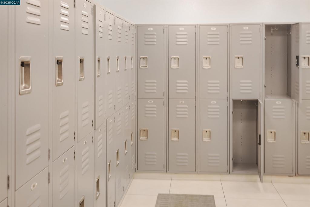 https://media.crmls.org/mediaz/00314260-8e9e-4c84-9311-22932fc320b1.jpg?preset=X-Large