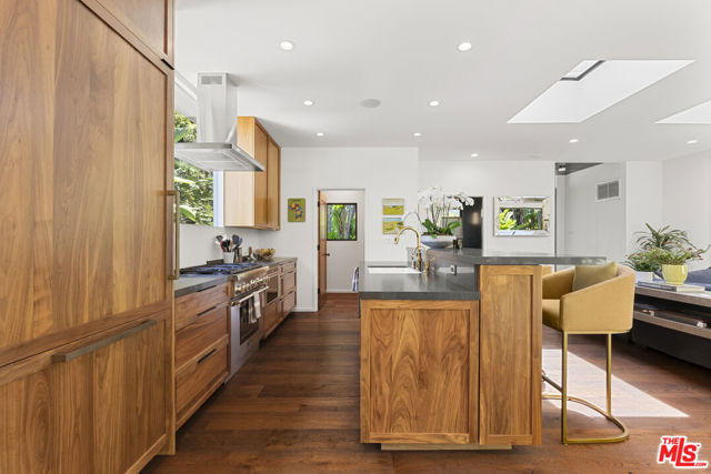 8547 Appian Way, Los Angeles CA: https://media.crmls.org/mediaz/00314a1c-20ab-44d6-a0f8-4b86e9066839.jpg