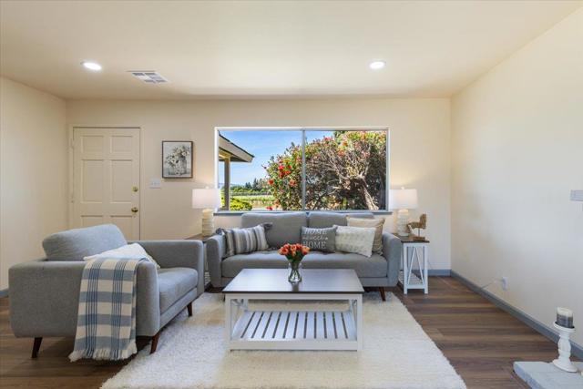 11370 Center Avenue, Gilroy CA: https://media.crmls.org/mediaz/0031e169-bbeb-4072-aed6-00373558e36e.jpg