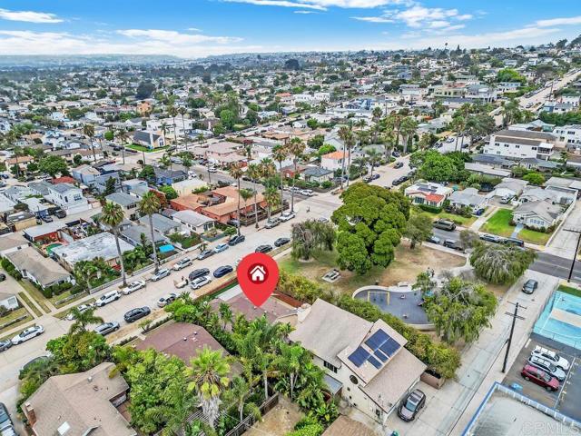 4725 Saratoga Avenue, San Diego CA: https://media.crmls.org/mediaz/00323eaf-6b50-4e22-84ca-19b60b5c4ab0.jpg