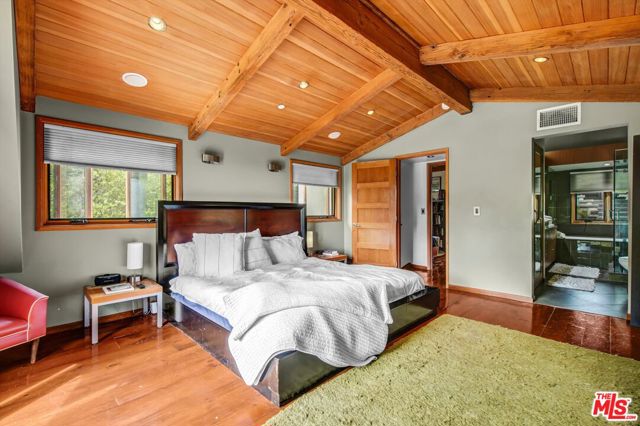 1421 Fernwood Pacific Drive photo 18