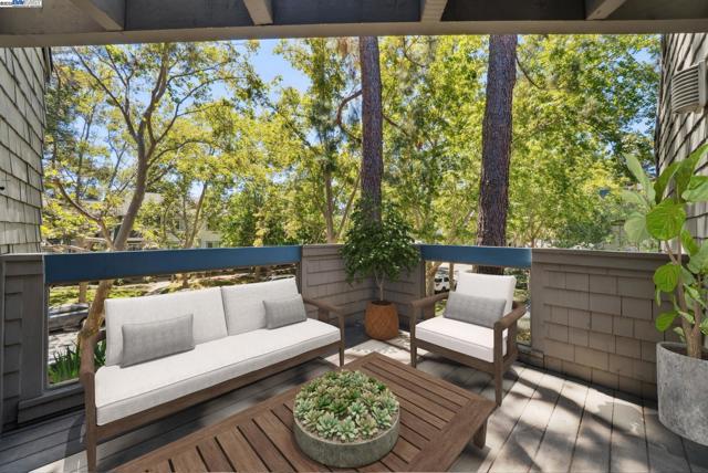 1089 Foxchase Dr, San Jose CA: https://media.crmls.org/mediaz/00327383-7bec-4c72-8b55-b34eac256aab.jpg