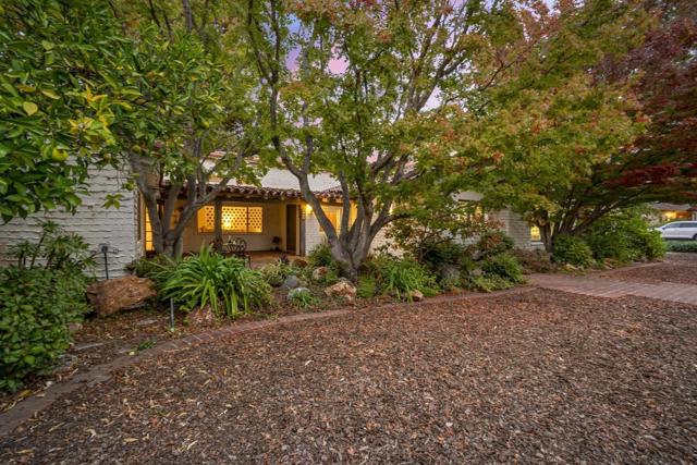 3691 Laguna Avenue, Palo Alto CA: https://media.crmls.org/mediaz/0032bb5c-6e4a-45ee-a947-f0748492538d.jpg