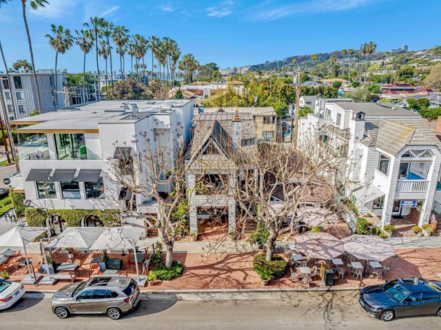 2210 Avenida De La Playa, La Jolla CA: https://media.crmls.org/mediaz/0033b098-86bd-429b-8d09-e3988e0aa9d4.jpg