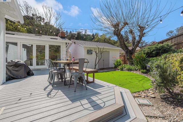 1592 SPRINGBROOK RD, Walnut Creek CA: https://media.crmls.org/mediaz/0033c24d-42f8-4522-9845-b231d7070bd0.jpg