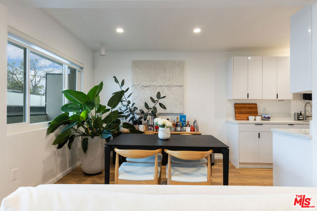 536 N Orlando Avenue, West Hollywood CA: https://media.crmls.org/mediaz/0033c704-6dca-4134-9ef0-79ee9e8ad033.jpg