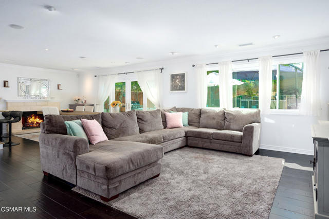 26007 Philrich Circle, Calabasas CA: https://media.crmls.org/mediaz/0034343b-9776-4614-87c2-274c1bd4defa.jpg