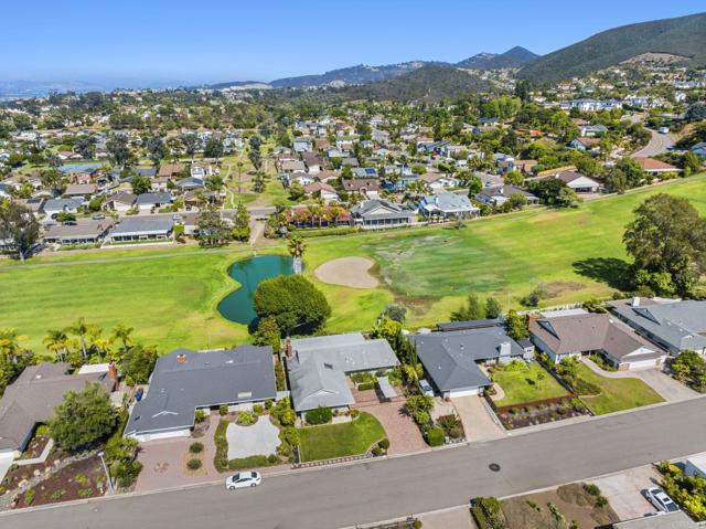 1051 La Reina Drive, San Marcos CA: https://media.crmls.org/mediaz/00354011-2139-49d3-9a2f-4739aa095a8e.jpg
