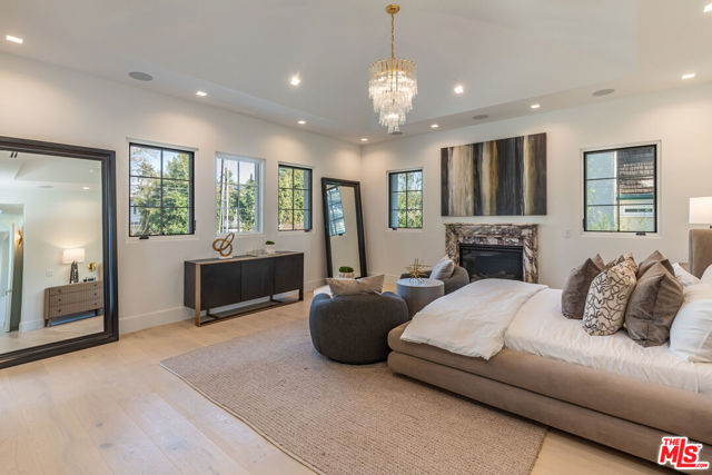 409 21st Street, Santa Monica CA: https://media.crmls.org/mediaz/00359cd6-dc70-4833-8223-88b9c3d2fe6b.jpg