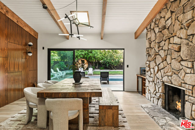 5831 Elba Place, Woodland Hills CA: https://media.crmls.org/mediaz/0035fbfb-7a8e-4251-b9cd-276a1fde0736.jpg