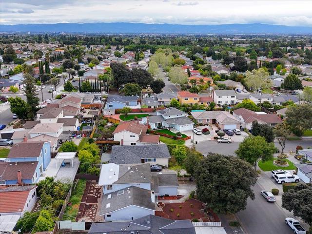 2828 Monte Cresta Way, San Jose CA: https://media.crmls.org/mediaz/00360ec0-6efe-4e68-b303-17fe8f55b844.jpg