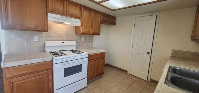 271 Cabernet Avenue, Greenfield CA: https://media.crmls.org/mediaz/00363b0d-98ad-456c-8152-928adbd9bfa1.jpg