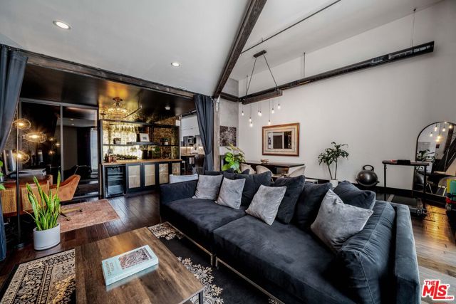 4115 Glencoe Avenue, Marina del Rey CA: https://media.crmls.org/mediaz/0036f65e-7dd2-4552-92b3-4b46d633be88.jpg