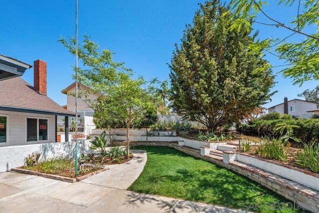13765 Celestial Rd, Poway CA: https://media.crmls.org/mediaz/00372de4-5219-4452-bf16-c1388d624c3c.jpg