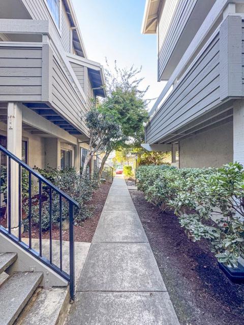 6923 Chantel Court, San Jose CA: https://media.crmls.org/mediaz/00383203-55bc-4bef-bfd6-d9c93c1d4c64.jpg