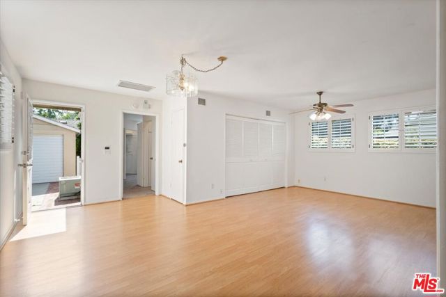 4210 Alcove Avenue, Studio City CA: https://media.crmls.org/mediaz/00383f73-a7de-4c06-836c-f01b6f12a25d.jpg