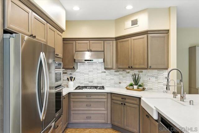 12224 Mulholland Ct, San Diego CA: https://media.crmls.org/mediaz/0038c989-e8fe-4f30-a11a-d1e1ca9765dc.jpg