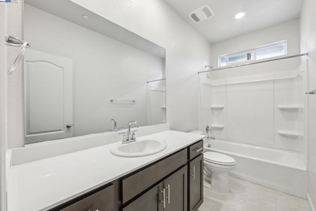 4111 Markovich Court, Richmond CA: https://media.crmls.org/mediaz/00391134-1e37-4138-806a-87da9abf48f7.jpg
