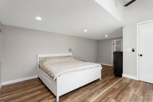 423 Alvarado Ter, Vista CA: https://media.crmls.org/mediaz/003a0280-ae22-45e3-9674-3e3ce8e38538.jpg