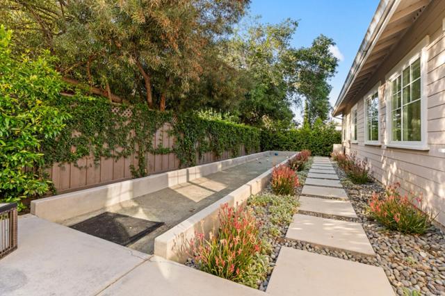 2002 Sunnyview Lane, Mountain View CA: https://media.crmls.org/mediaz/003a093f-1a40-4a62-b756-8e3ef1287589.jpg