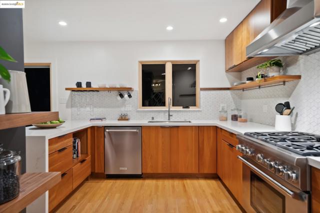 5801 Balboa Dr, Oakland CA: https://media.crmls.org/mediaz/003a1dd1-89bf-4700-bde7-d34ab34c09ec.jpg