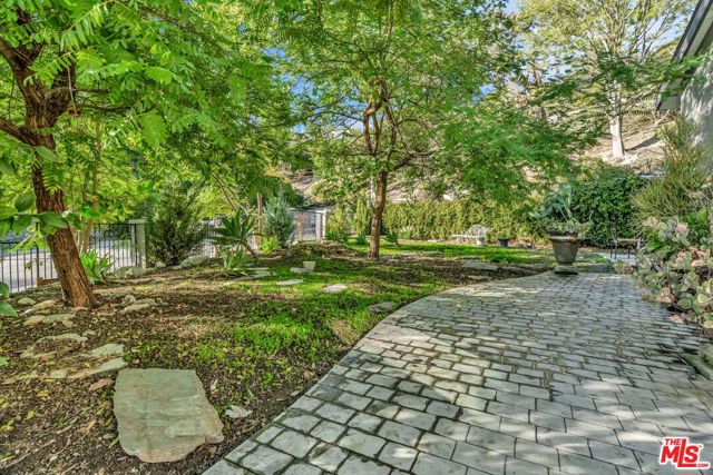 7170 Deveron Ridge Road, West Hills CA: https://media.crmls.org/mediaz/003a4e13-971a-4000-aed7-39863ec73bca.jpg