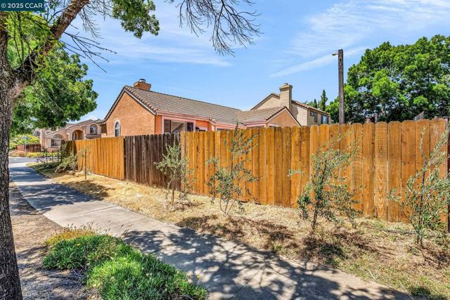 800 Gazebo Ct, Suisun City CA: https://media.crmls.org/mediaz/003abed5-dee3-4abb-b143-a8b3567df5c9.jpg