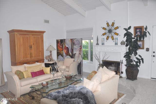 1064 Finrod Court, Westlake Village CA: https://media.crmls.org/mediaz/003ac2d4-d350-45b2-8538-5f84ed43de90.jpg